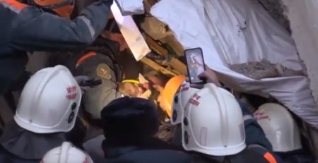 Из-под завалов в Магнитогорске спасли младенца