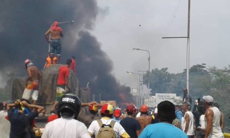 Поджёг грузовиков с гуманитарной помощью в Венесуэле
