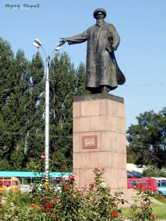 Памятник Джамбулу Джамбаеву