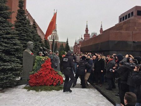 Задержание на акции Две гвоздики для товарища Сталина